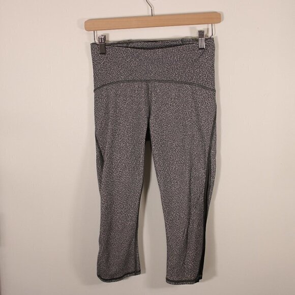 Lululemon Size 6 Train Times Crop (17") Black/White Pattern - Picture 2 of 6